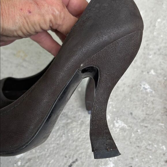 Prada spools or heek pumps - Picture 6 of 13